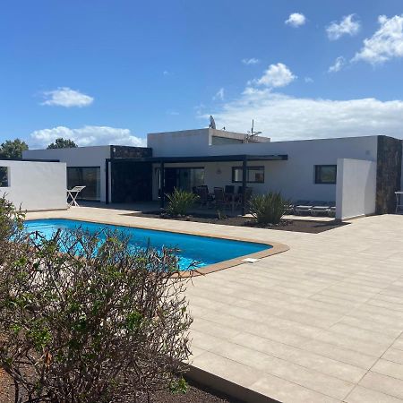 Heated & Shared Pool Villa Matriana 36A, North Shore Villas 라하레스 외부 사진