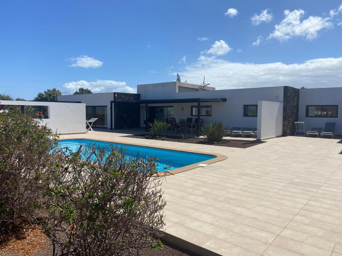 Heated & Shared Pool Villa Matriana 36A, North Shore Villas 라하레스 외부 사진