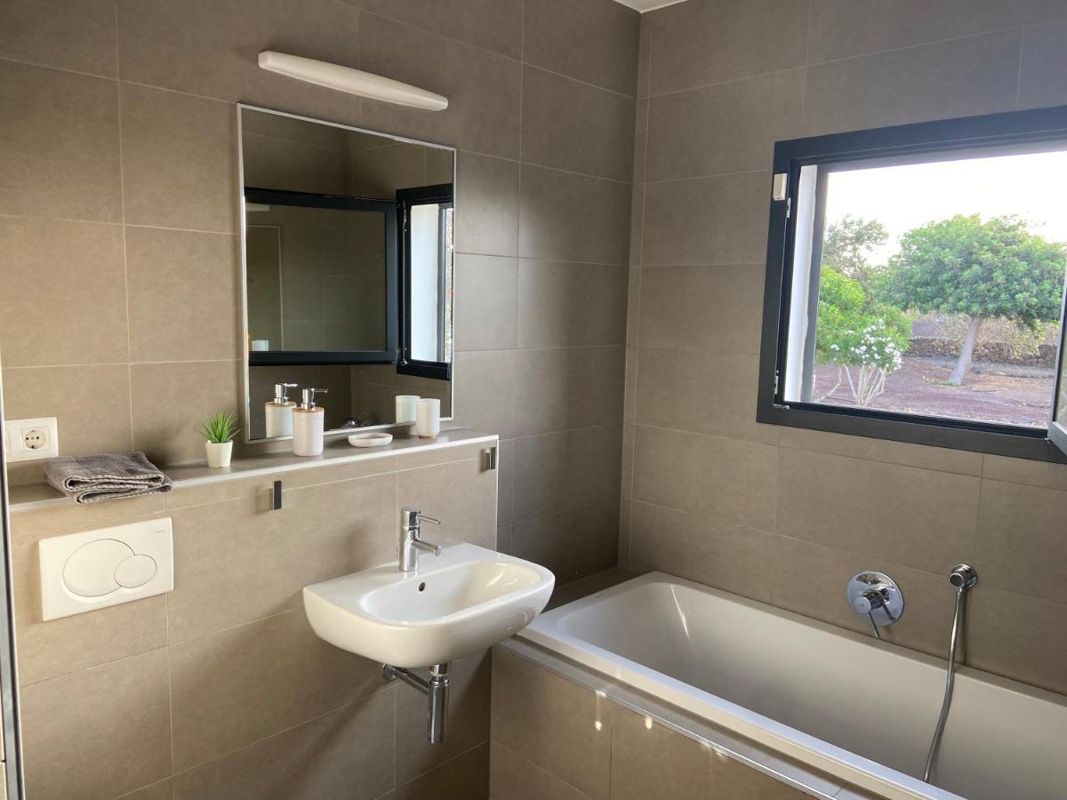 Heated & Shared Pool Villa Matriana 36A, North Shore Villas 라하레스 외부 사진