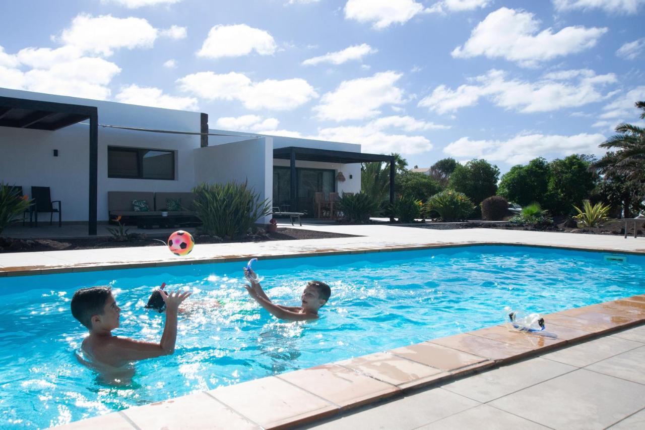 Heated & Shared Pool Villa Matriana 36A, North Shore Villas 라하레스 외부 사진