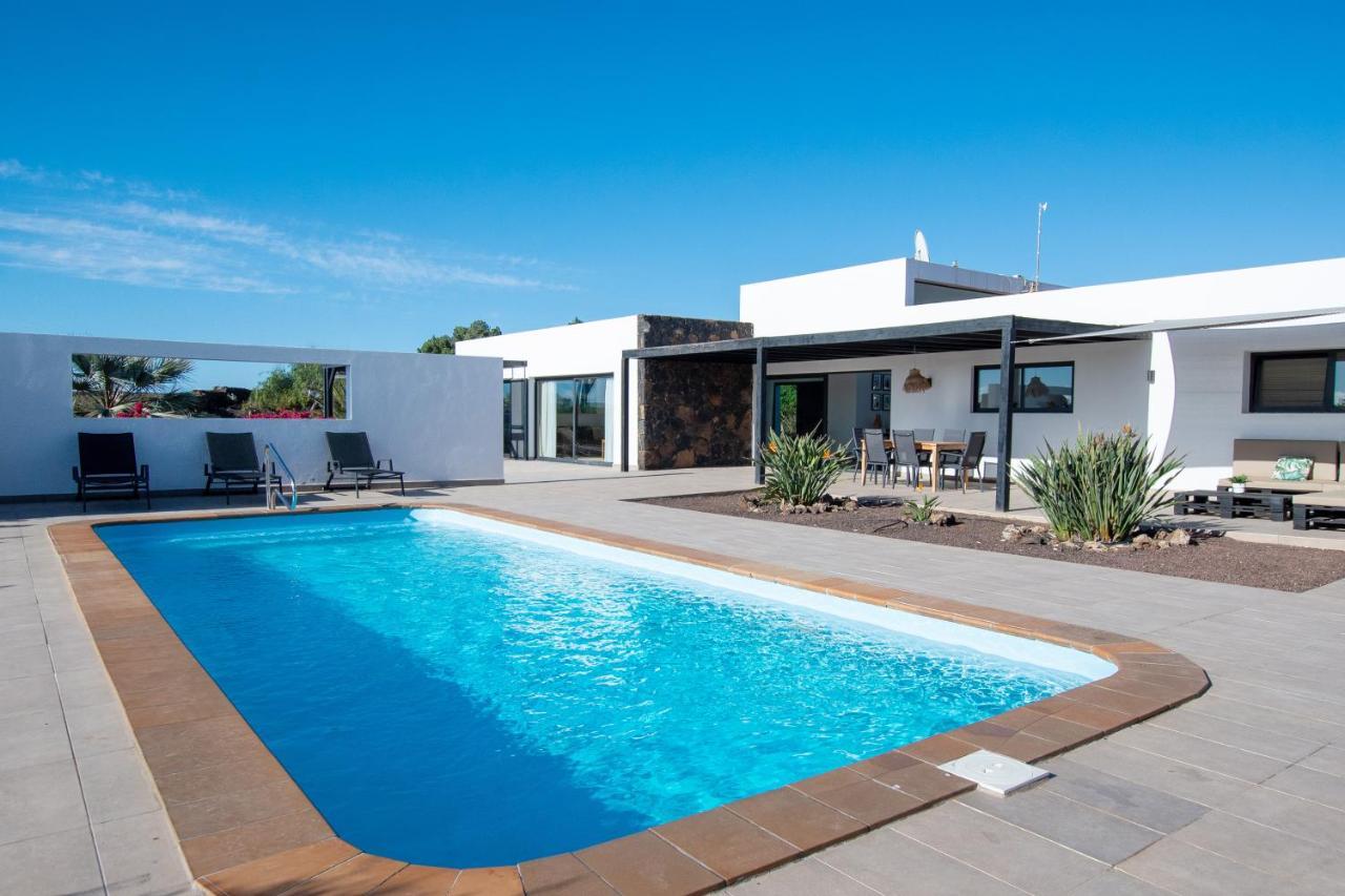 Heated & Shared Pool Villa Matriana 36A, North Shore Villas 라하레스 외부 사진