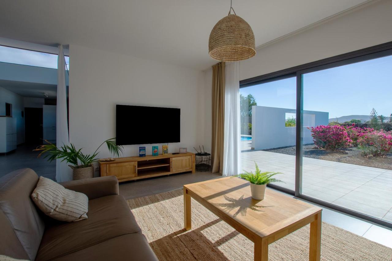 Heated & Shared Pool Villa Matriana 36A, North Shore Villas 라하레스 외부 사진