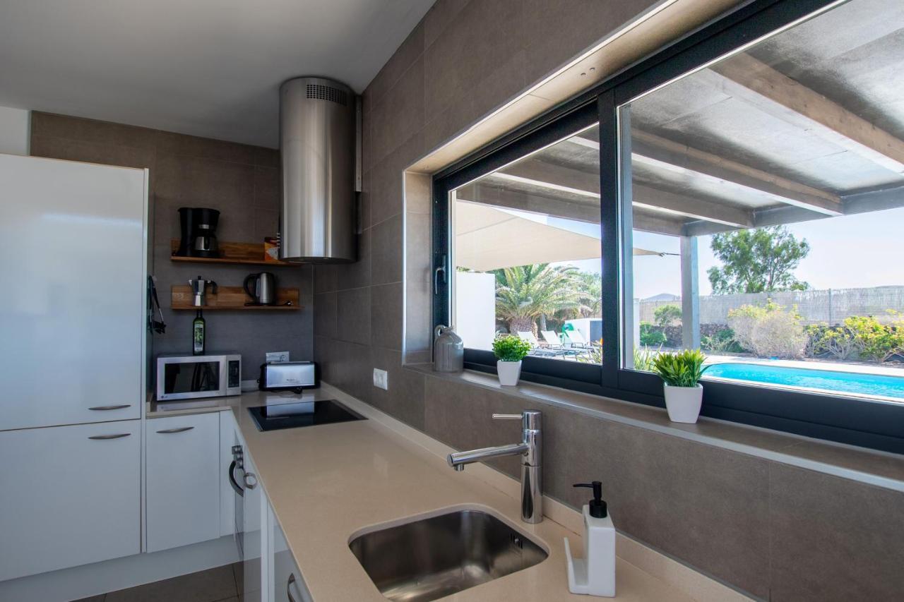 Heated & Shared Pool Villa Matriana 36A, North Shore Villas 라하레스 외부 사진